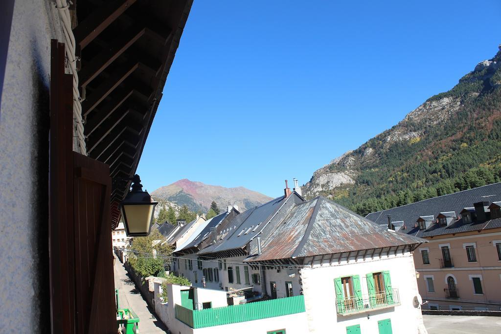 Albergue De Canfranc Estacion Zimmer foto